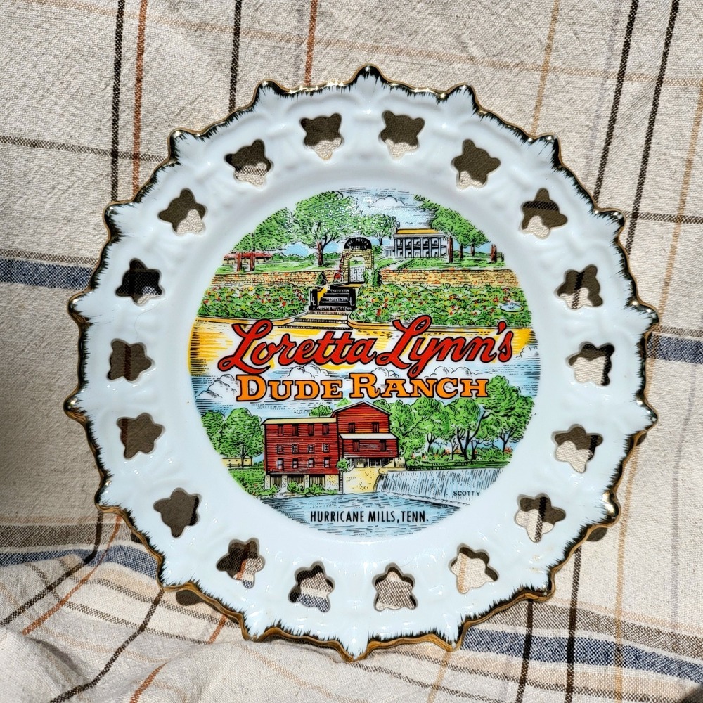 Loretta Lynn's Dude Ranch Souvenir Plate Souvenir 8" ROUND Gold Trim Tennessee